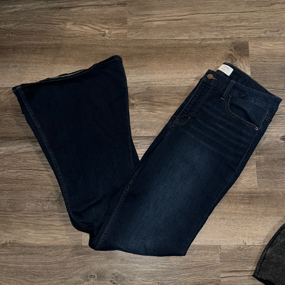 Buckle jeans